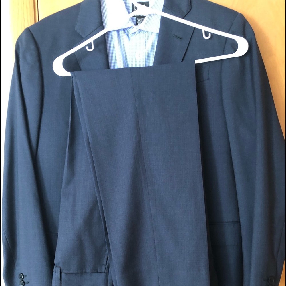 Armani Gollezioni GLine men’s suit